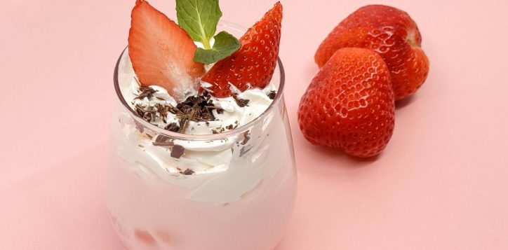 strawberry-cocktail-2026_pink-bg_small-size-2